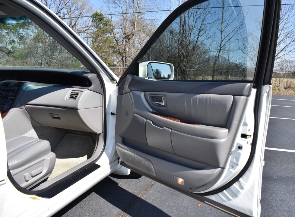 2003 Toyota Avalon 1st Gen - Image 16 of 20