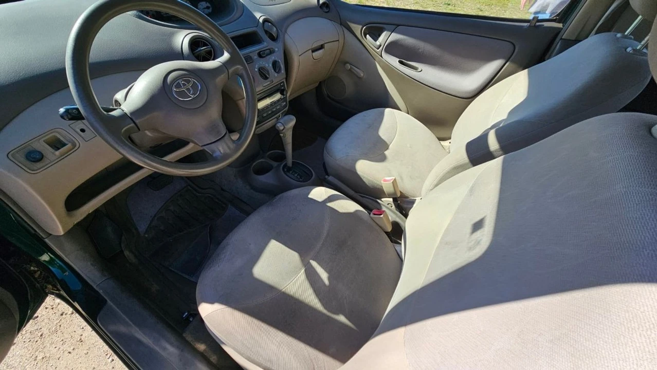 2003 Toyota Echo - Image 9 of 12