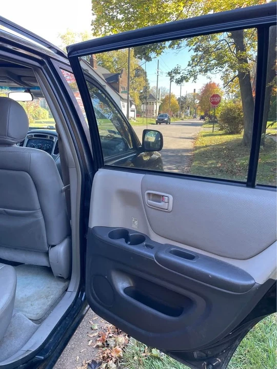 2003 Toyota Highlander - Image 6 of 10