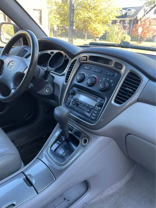 2003 Toyota Highlander - Image 8 of 10