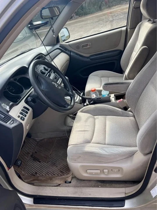 2003 Toyota Highlander - Image 8 of 10