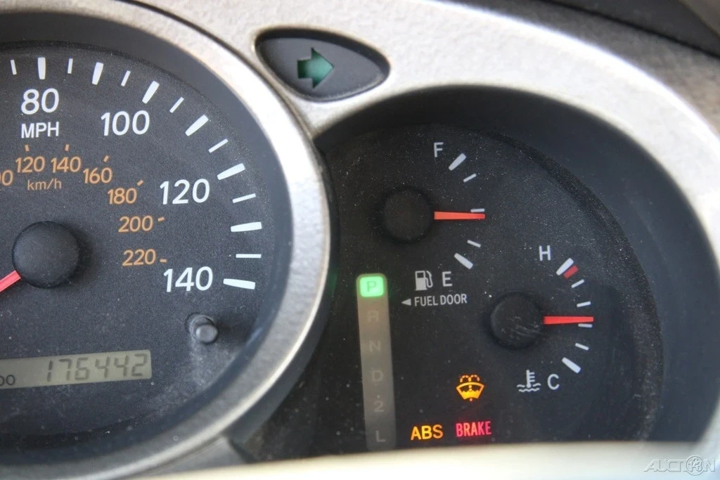 2003 Toyota Highlander - Image 16 of 21