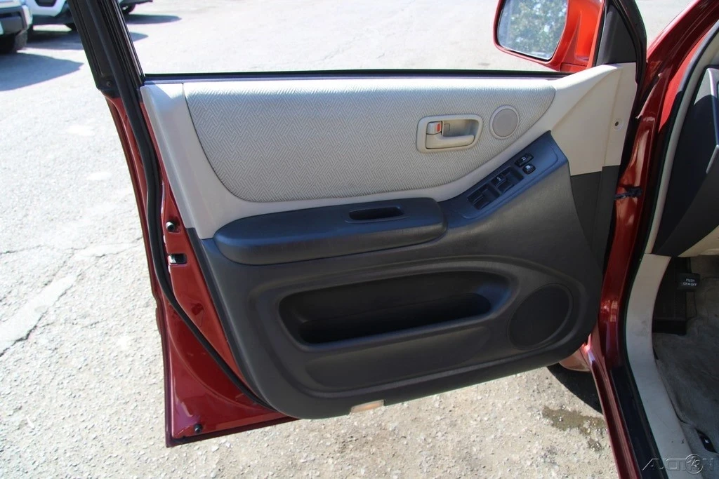 2003 Toyota Highlander - Image 11 of 21