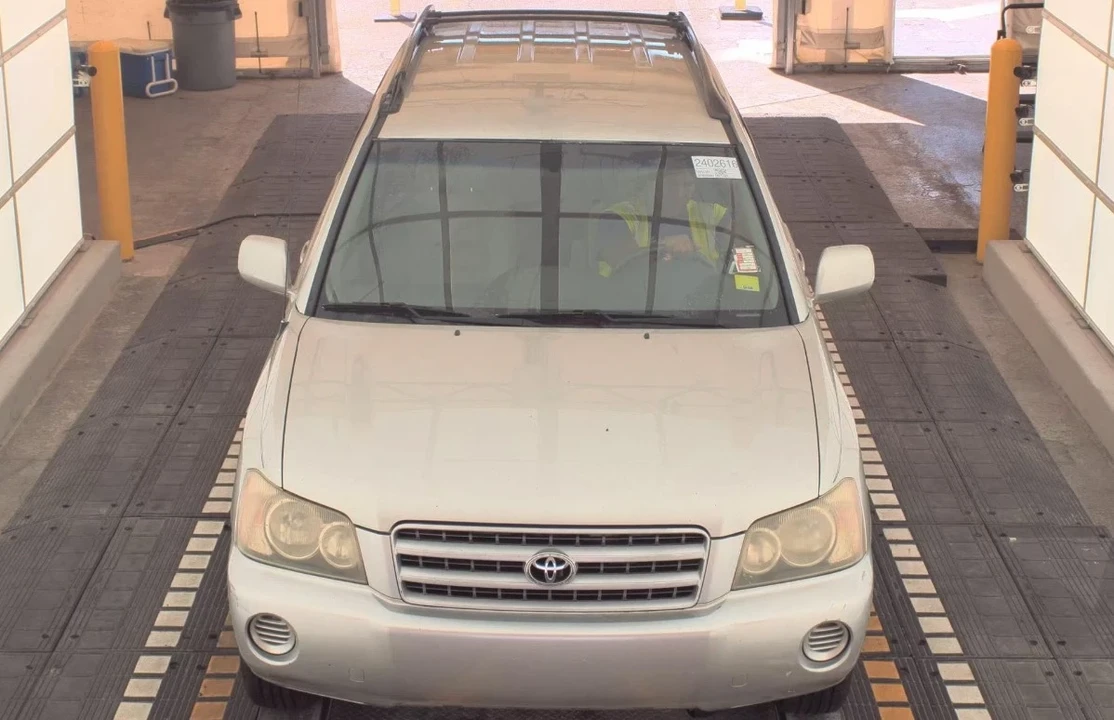 2003 Toyota Highlander - Image 2 of 12