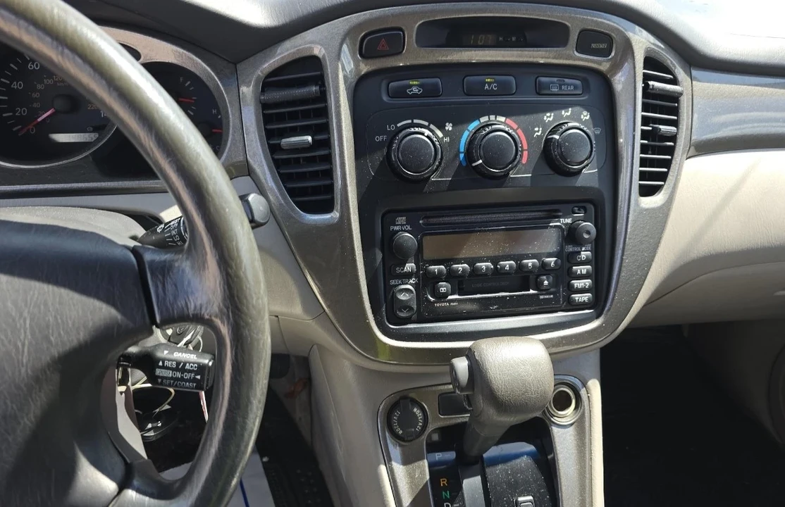 2003 Toyota Highlander - Image 10 of 12