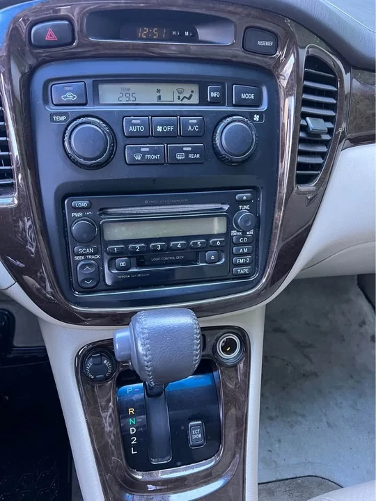 2003 Toyota Highlander - Image 8 of 10