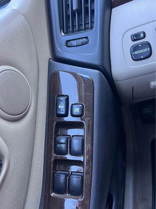 2003 Toyota Highlander - Image 9 of 10