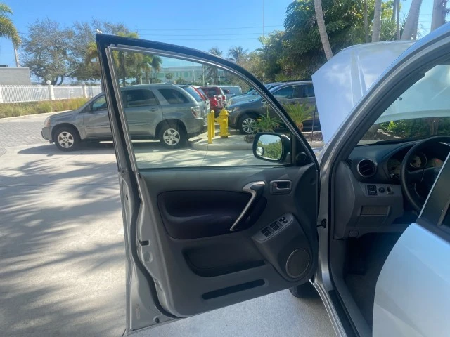 2003 Toyota RAV4 2nd Gen - Image 10 of 21