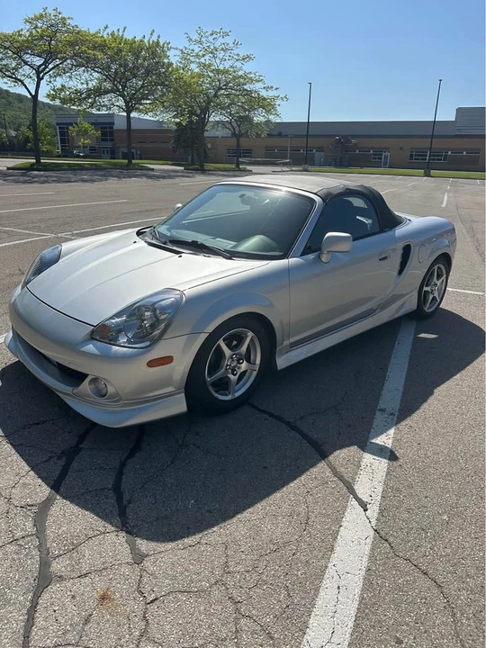 2003 Toyota MR2 Spyder/MR-S - Image 2 of 11