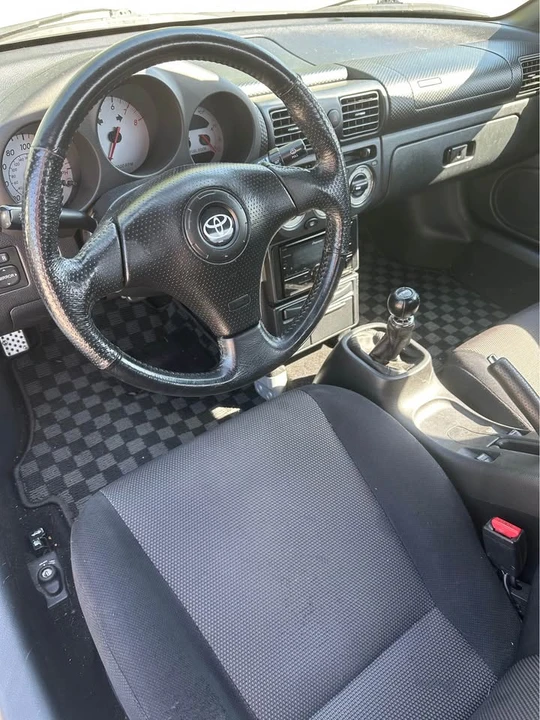 2003 Toyota MR2 Spyder/MR-S - Image 10 of 11