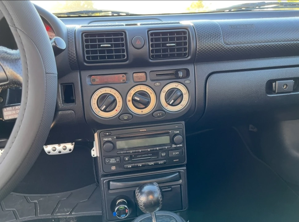 2003 Toyota MR2 Spyder/MR-S - Image 10 of 15