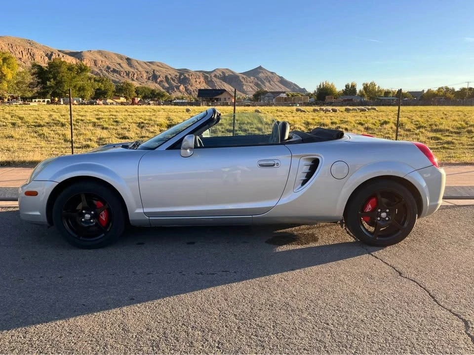 2003 Toyota MR2 Spyder/MR-S - Image 2 of 9
