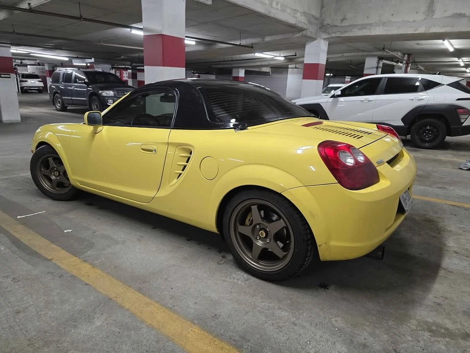 2003 Toyota MR2 Spyder/MR-S - Image 10 of 10