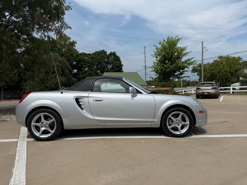 2003 Toyota MR2 Spyder/MR-S - Image 10 of 20