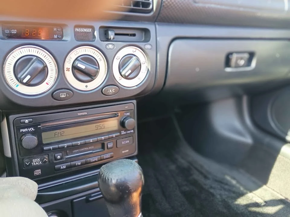 2003 Toyota MR2 Spyder/MR-S - Image 8 of 12