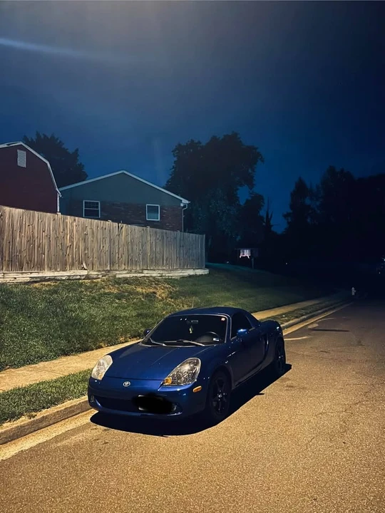 2003 Toyota MR2 Spyder/MR-S - Image 2 of 9