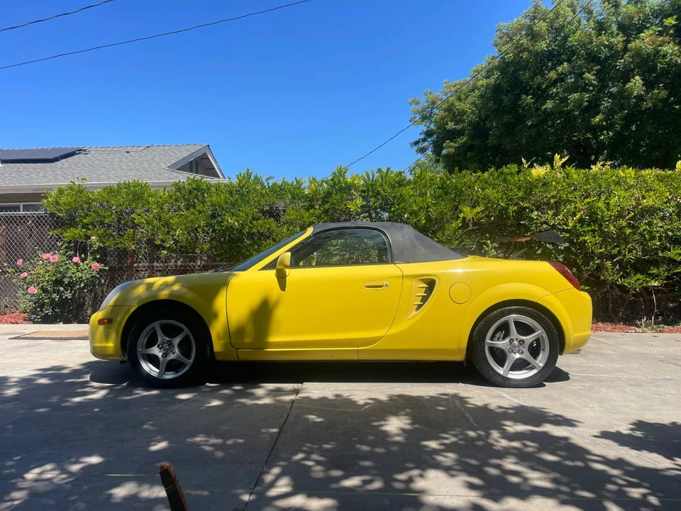 2003 Toyota MR2 Spyder/MR-S - Image 2 of 24