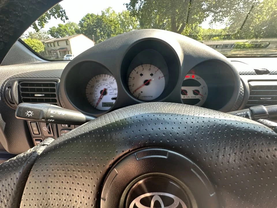 2003 Toyota MR2 Spyder/MR-S - Image 16 of 17