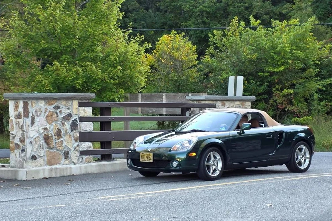 2003 Toyota MR2 Spyder/MR-S - Image 11 of 24