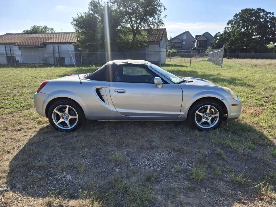 2003 Toyota MR2 Spyder/MR-S - Image 5 of 12
