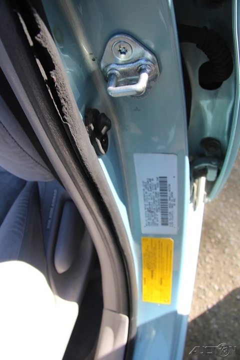 2003 Toyota Prius 1st Gen - Image 9 of 21