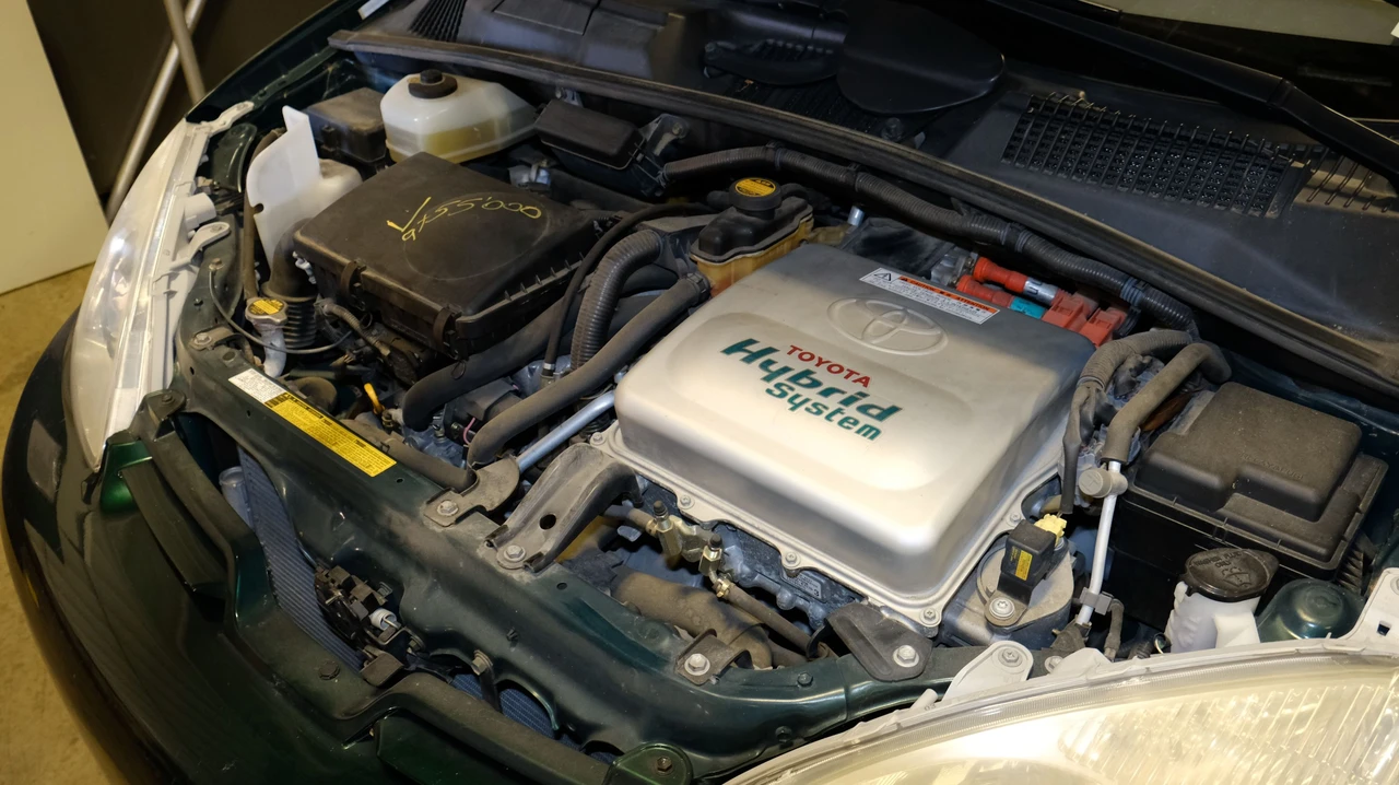 2003 Toyota Prius 1st Gen - Image 2 of 3
