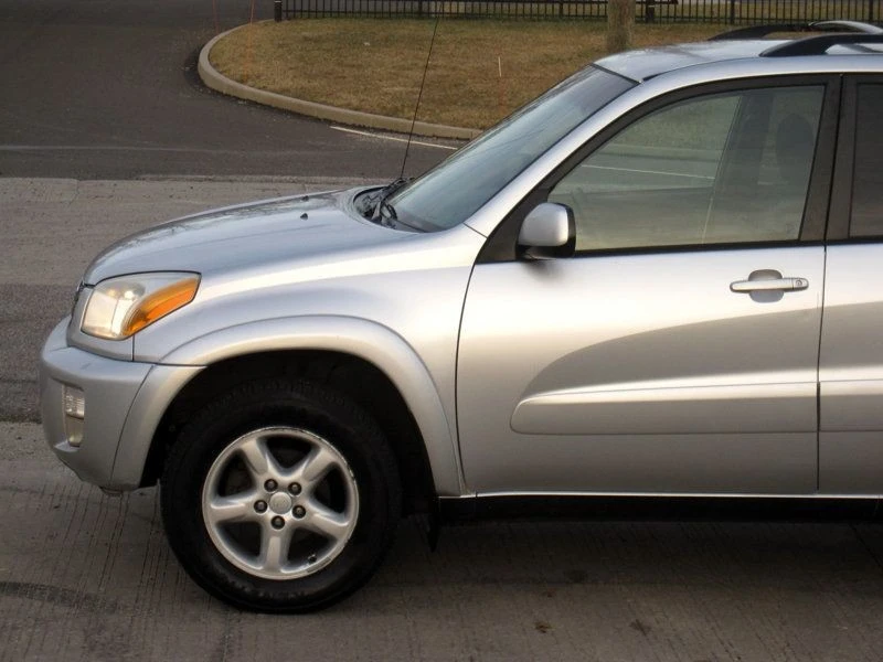 2003 Toyota RAV4 2nd Gen - Image 8 of 12