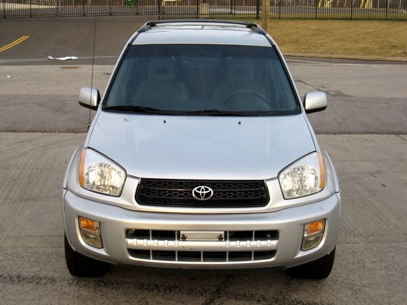 2003 Toyota RAV4 2nd Gen - Image 6 of 12