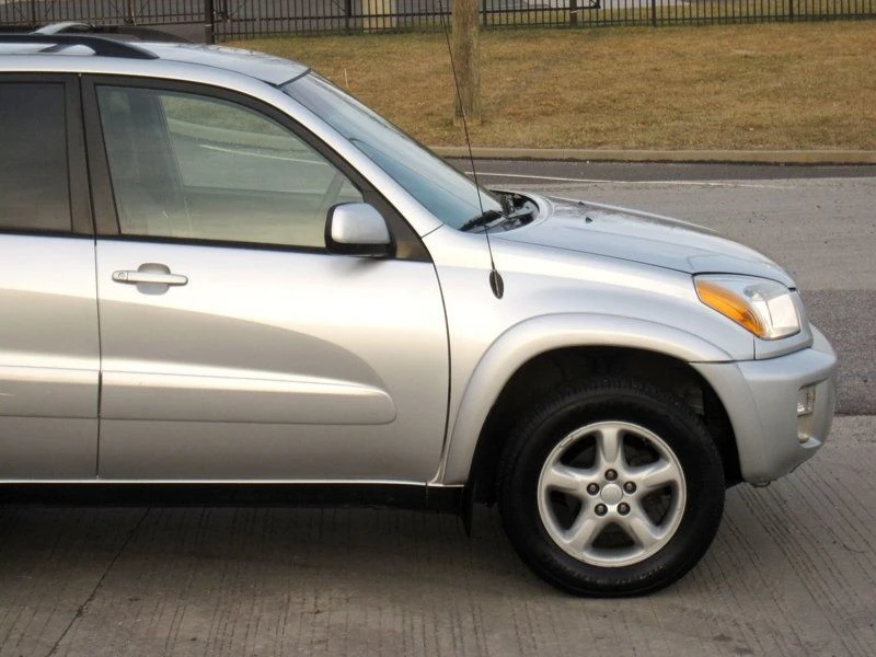 2003 Toyota RAV4 2nd Gen - Image 11 of 12