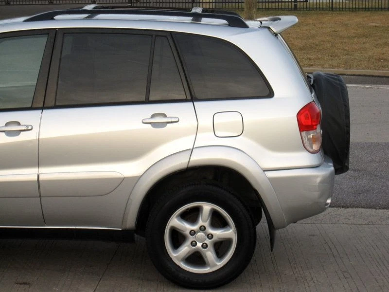 2003 Toyota RAV4 2nd Gen - Image 9 of 12