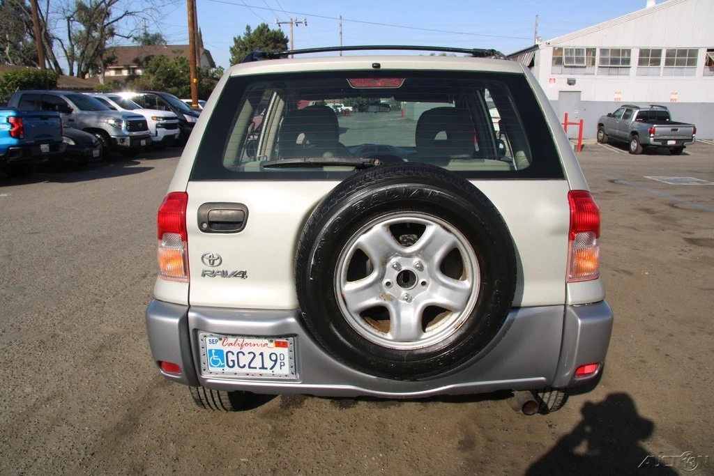 2003 Toyota RAV4 2nd Gen - Image 6 of 21
