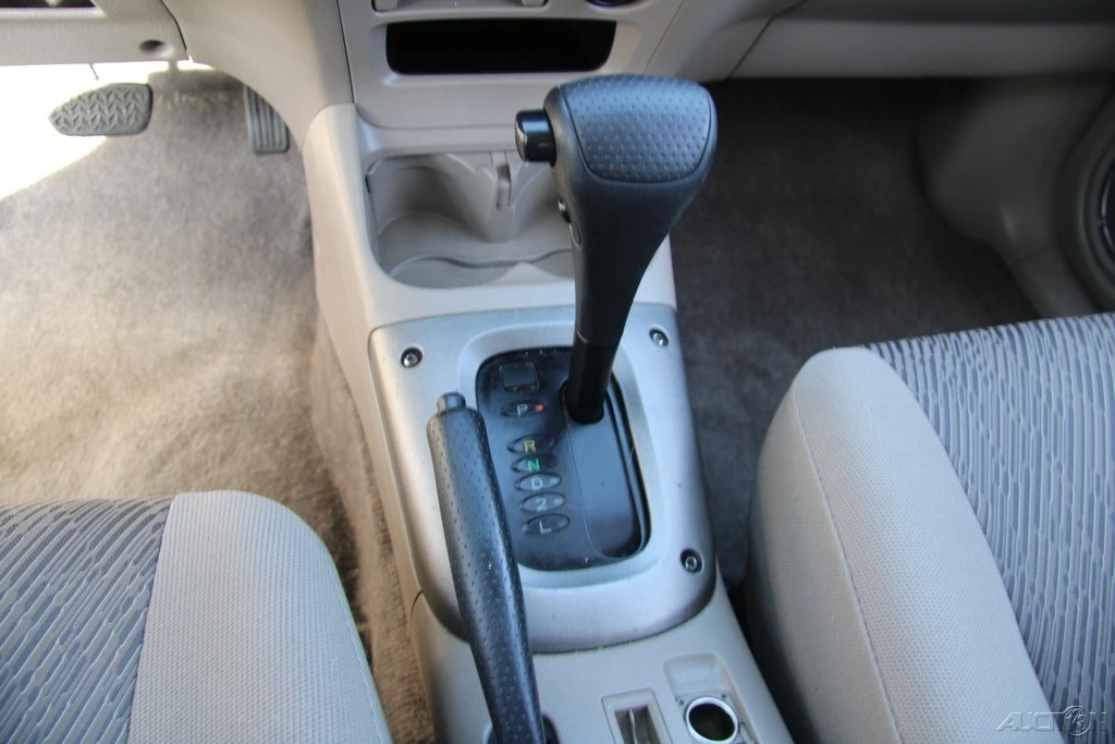 2003 Toyota RAV4 2nd Gen - Image 19 of 21