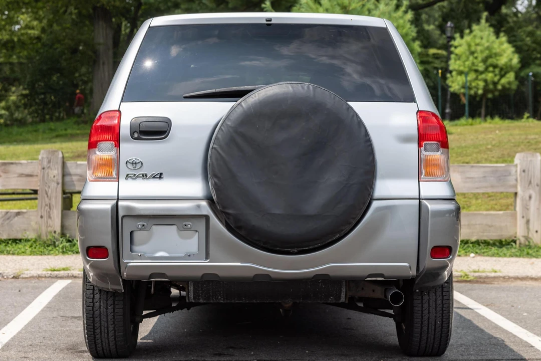 2003 Toyota RAV4 2nd Gen - Image 5 of 31