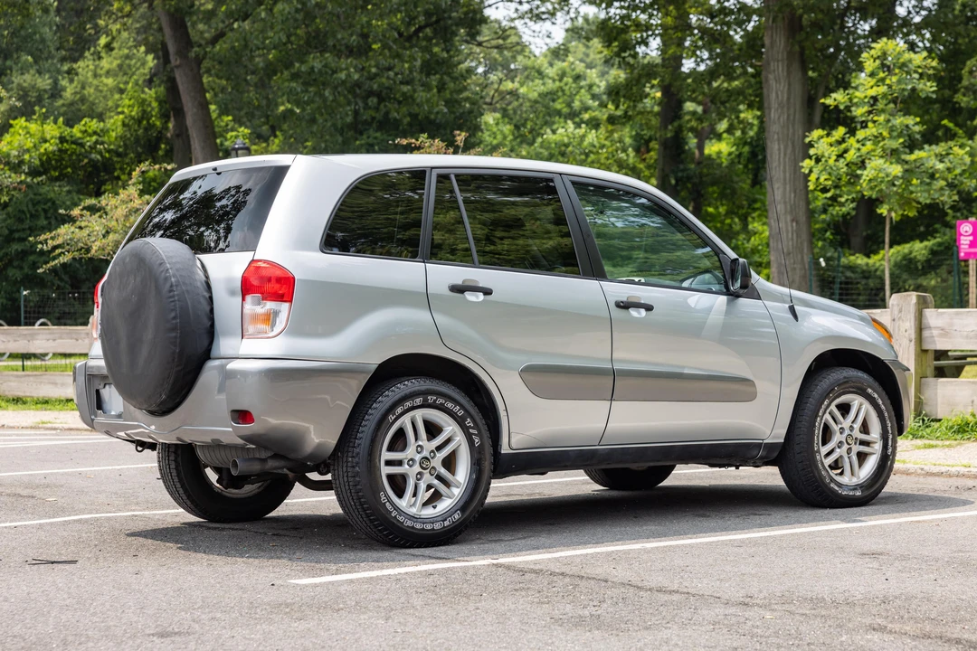 2003 Toyota RAV4 2nd Gen - Image 10 of 31