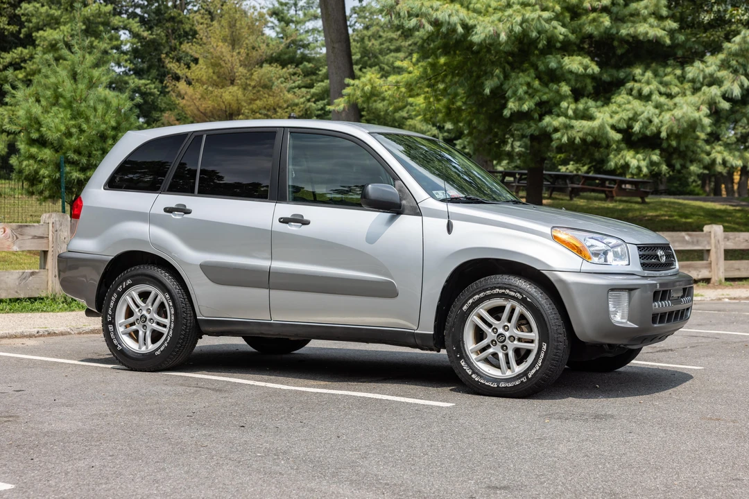 2003 Toyota RAV4 2nd Gen - Image 11 of 31