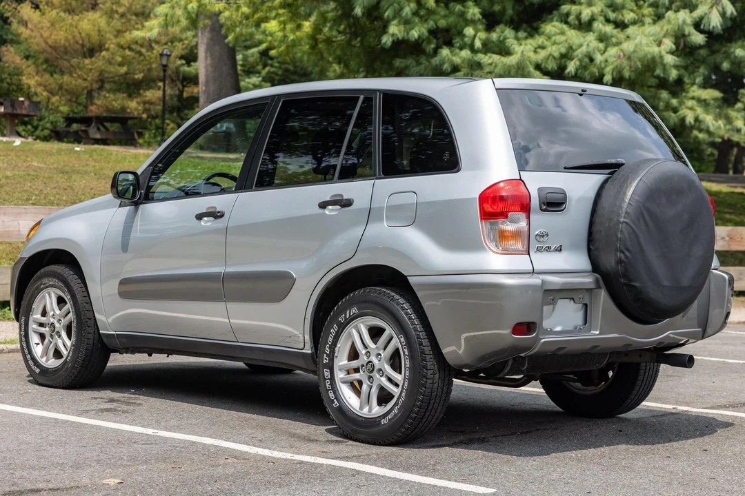 2003 Toyota RAV4 2nd Gen - Image 4 of 31