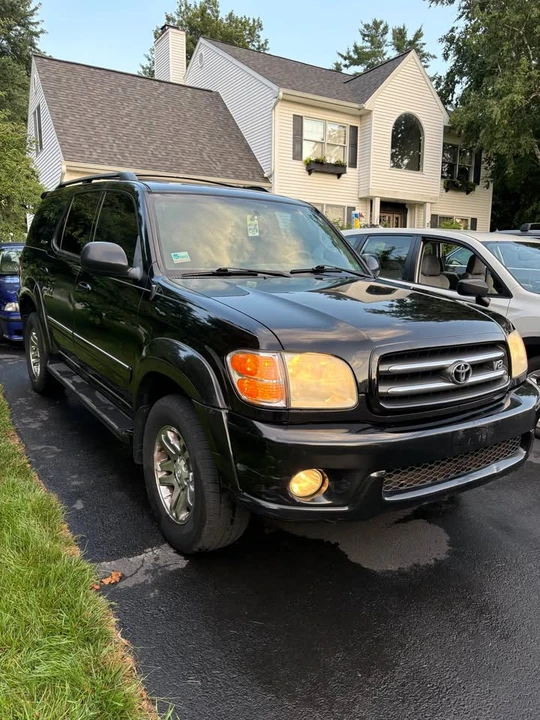 2003 Toyota Sequoia 1st Gen - Image 2 of 8