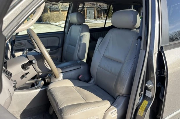 2003 Toyota Sequoia 1st Gen - Image 4 of 7