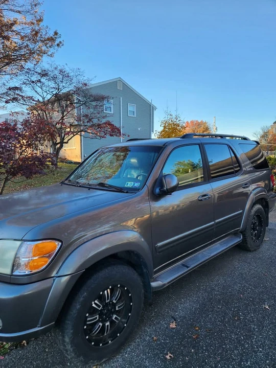 2003 Toyota Sequoia 1st Gen - Image 2 of 9