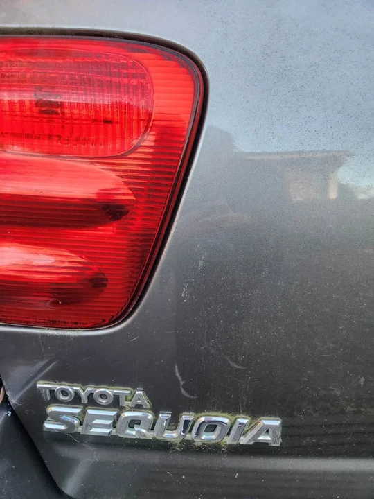 2003 Toyota Sequoia 1st Gen - Image 8 of 9