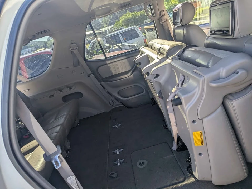 2003 Toyota Sequoia 1st Gen - Image 8 of 10