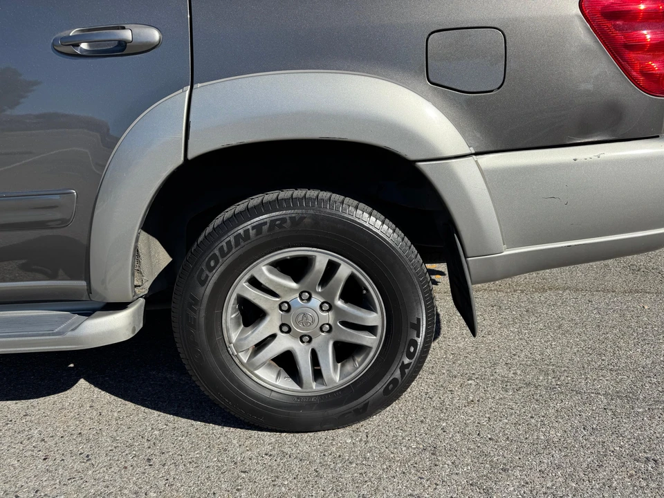 2003 Toyota Sequoia 1st Gen - Image 13 of 31