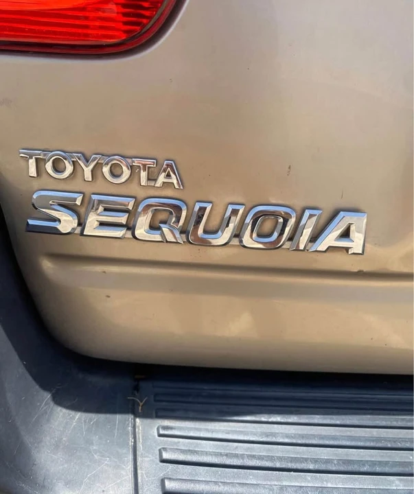 2003 Toyota Sequoia 1st Gen - Image 13 of 16