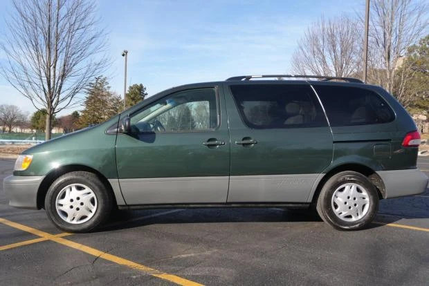 2003 Toyota Sienna 1st Gen - Image 3 of 8