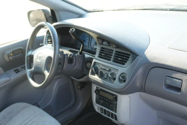 2003 Toyota Sienna 1st Gen - Image 5 of 8