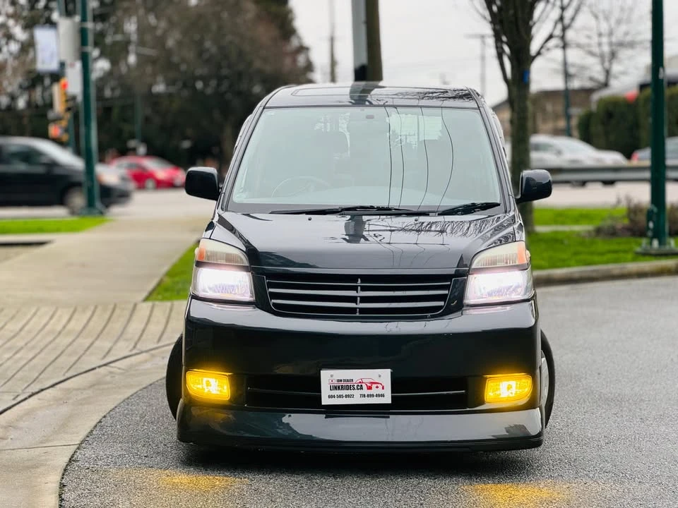 2003 Toyota Previa/Estima - Image 2 of 20