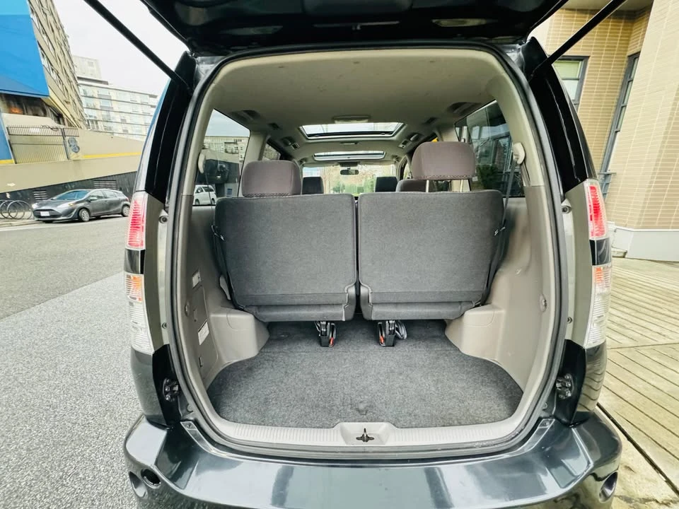 2003 Toyota Previa/Estima - Image 15 of 20