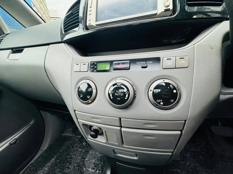 2003 Toyota Previa/Estima - Image 9 of 20
