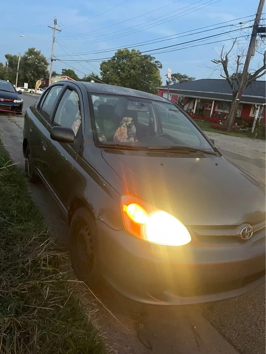 2003 Toyota Echo - Image 2 of 4