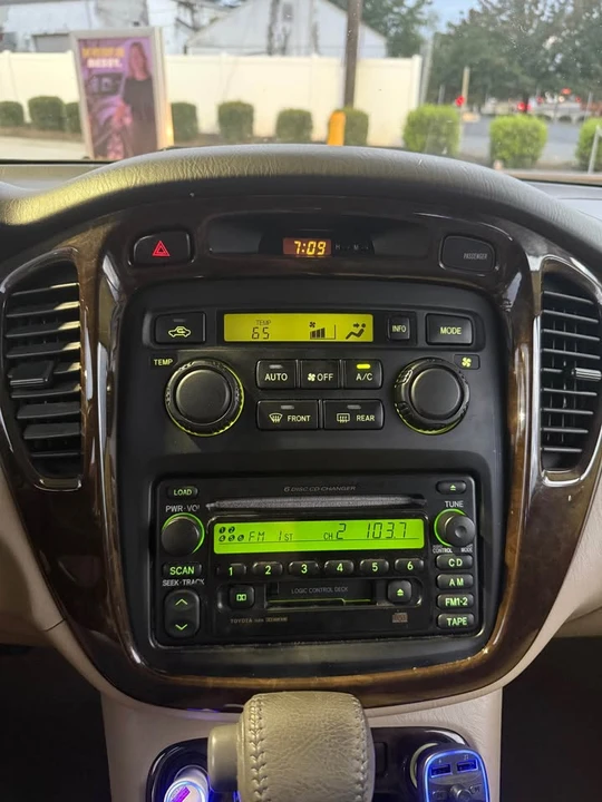 2003 Toyota Highlander - Image 16 of 18